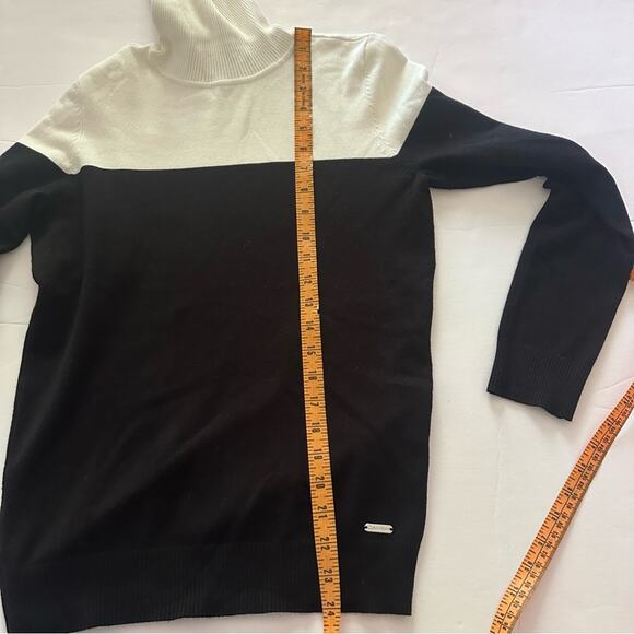 Calvin Klein Women’s Color Block Turtle Neck Black Gray Sweater size Small - Picture 7 of 7